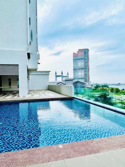 Kt City Homestay With 4 Bedrooms And Pool Kuala Terengganu Exterior photo